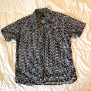 Men’s short sleeve button down shirt in large